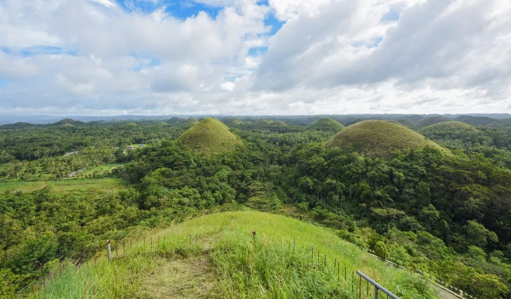 chocolate-hills-3-1-1-1024x599
